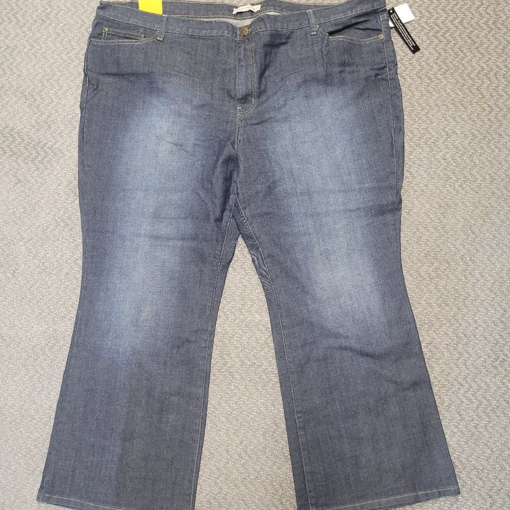 NWT Fashion Bug Straight Jeans. 32W Petite.